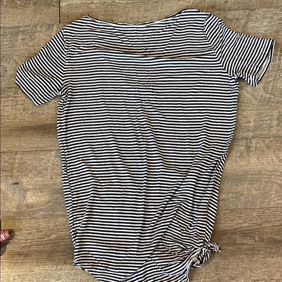 Mudd Black and White Striped V-Neck Tee - Picture 4 of 4
